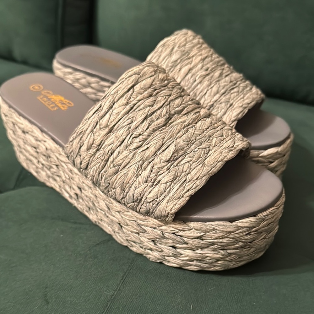 Stylish Woven Platform Sandals